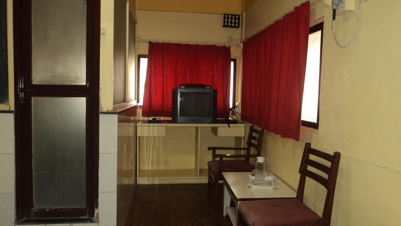 Benazeer Hotel 孟买 外观 照片