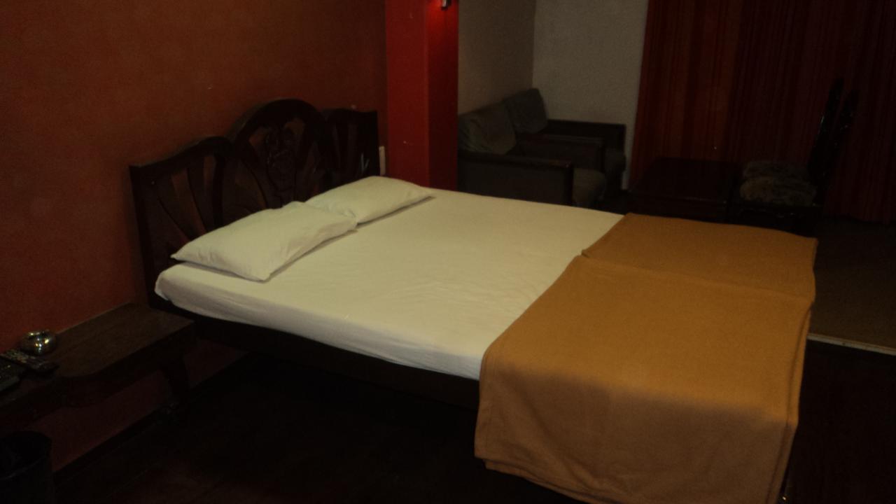 Benazeer Hotel 孟买 外观 照片