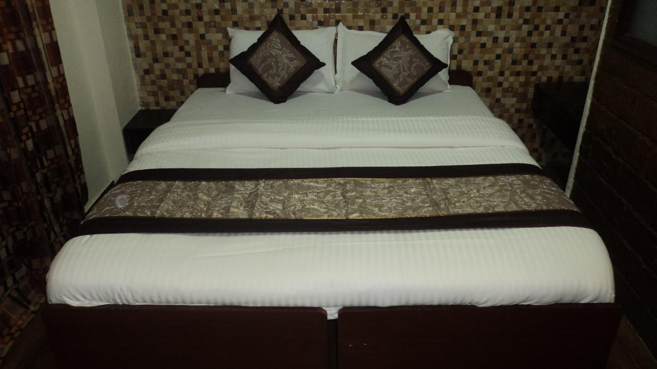 Benazeer Hotel 孟买 外观 照片