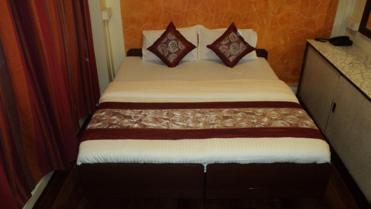 Benazeer Hotel 孟买 外观 照片