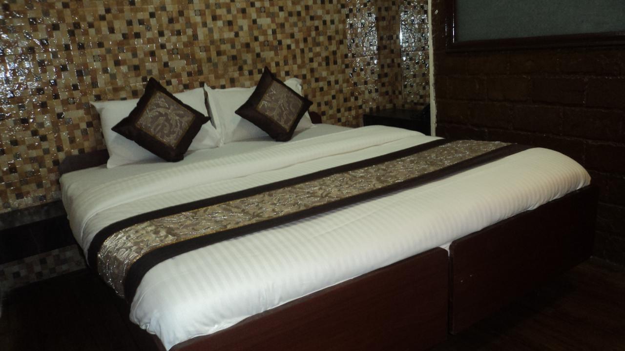 Benazeer Hotel 孟买 外观 照片
