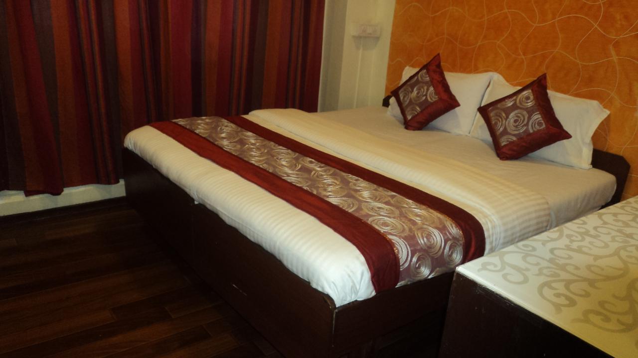 Benazeer Hotel 孟买 外观 照片