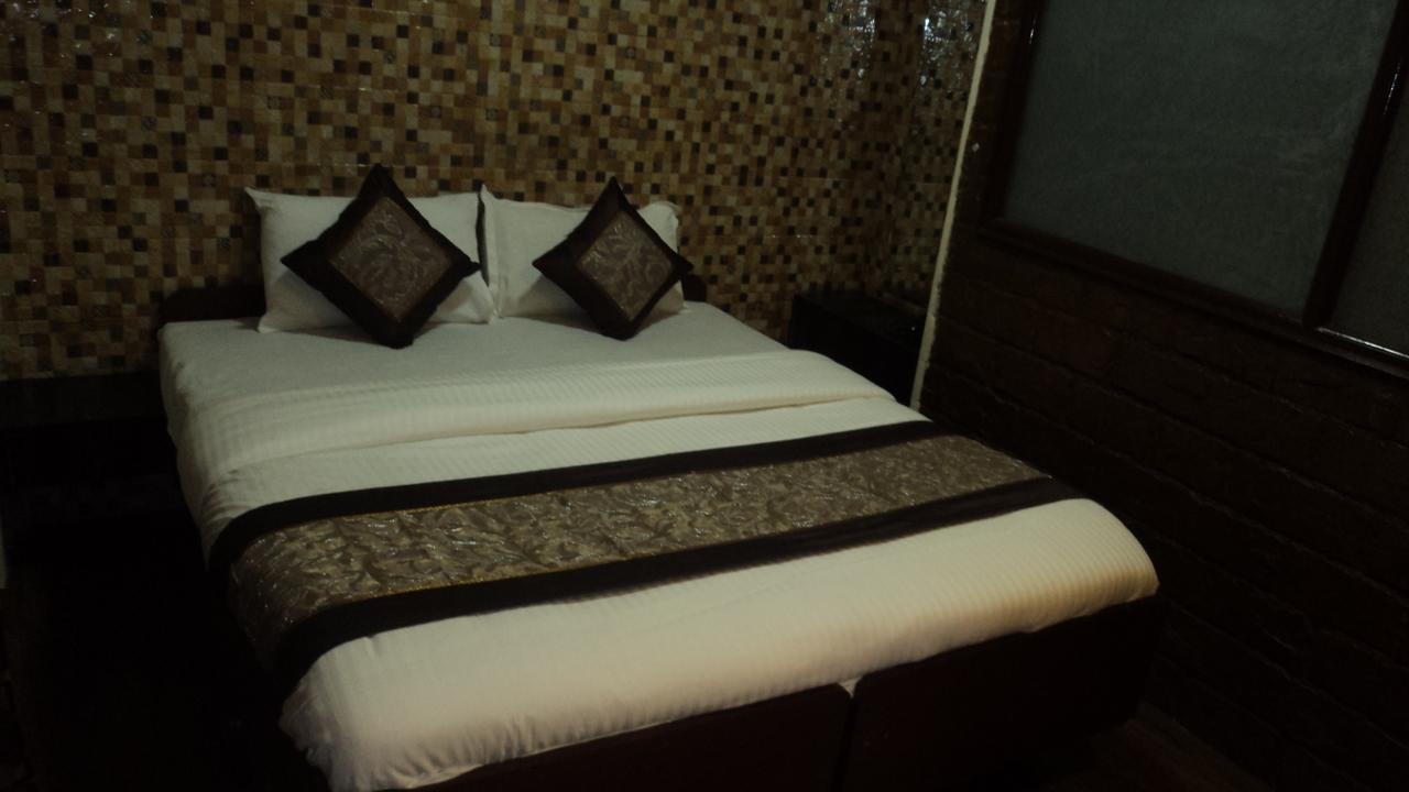 Benazeer Hotel 孟买 外观 照片