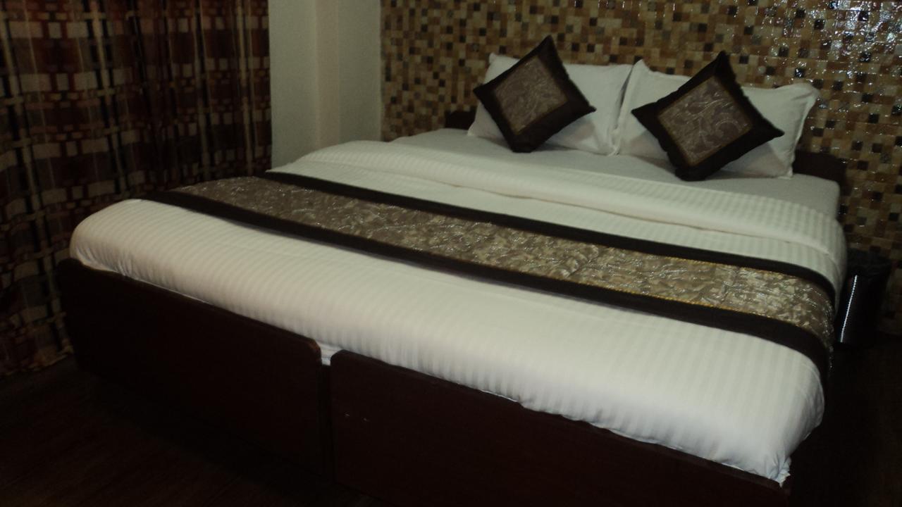 Benazeer Hotel 孟买 外观 照片