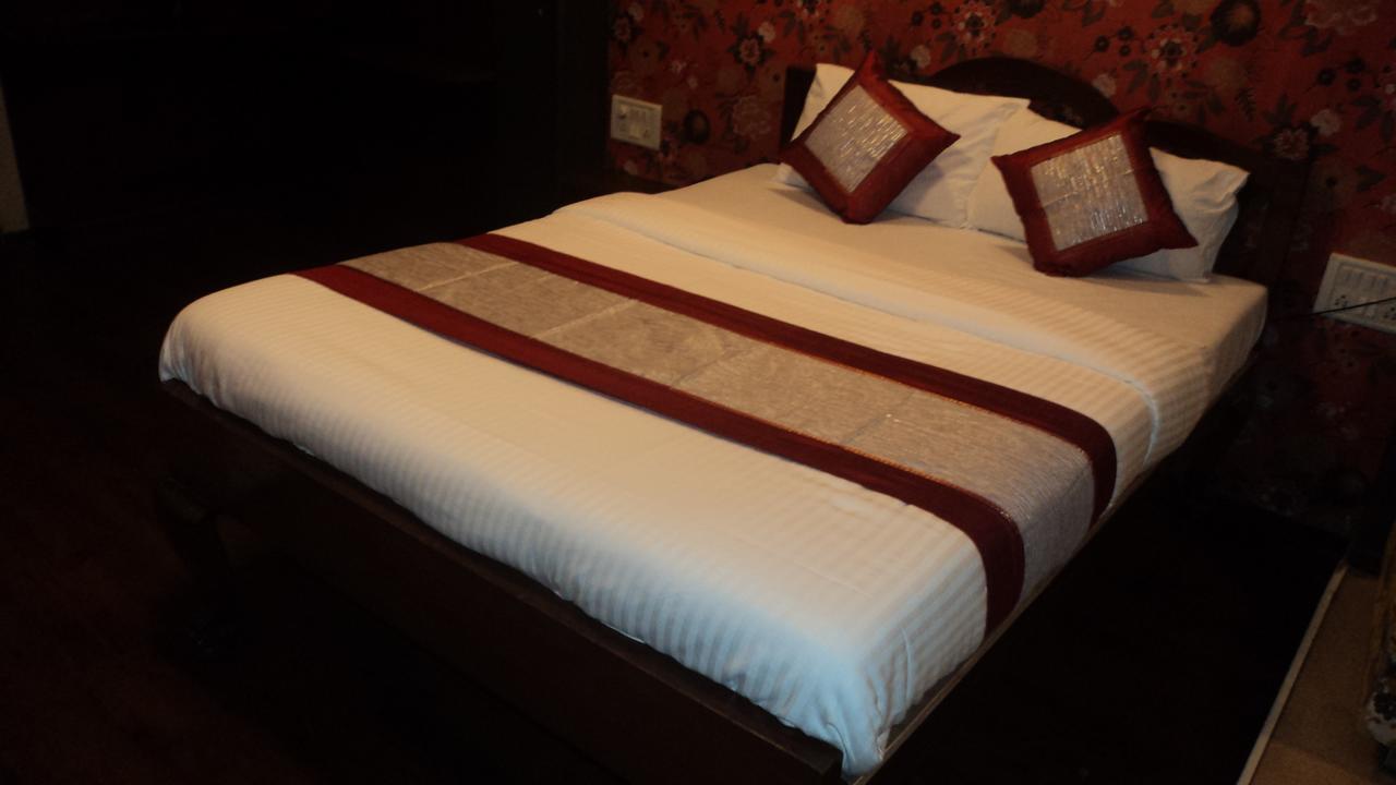 Benazeer Hotel 孟买 外观 照片