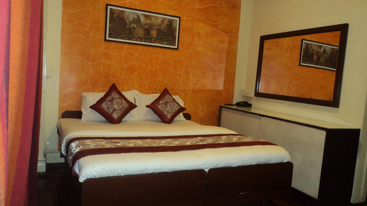 Benazeer Hotel 孟买 外观 照片