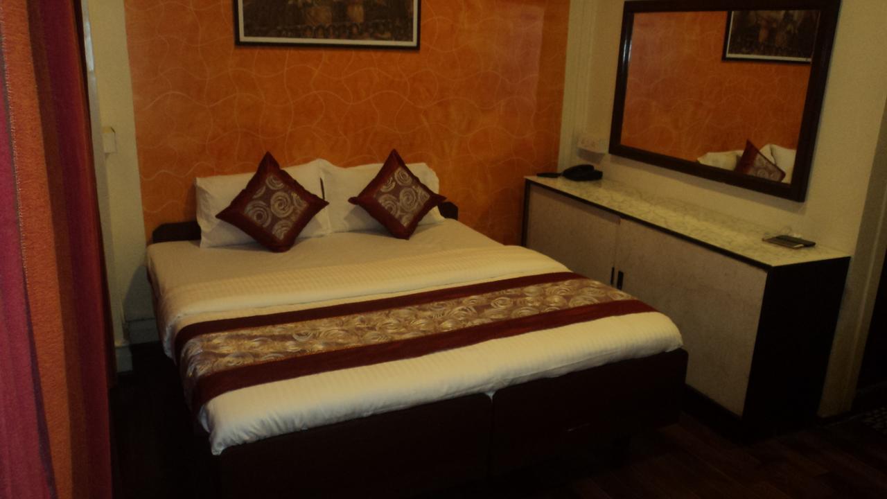 Benazeer Hotel 孟买 外观 照片