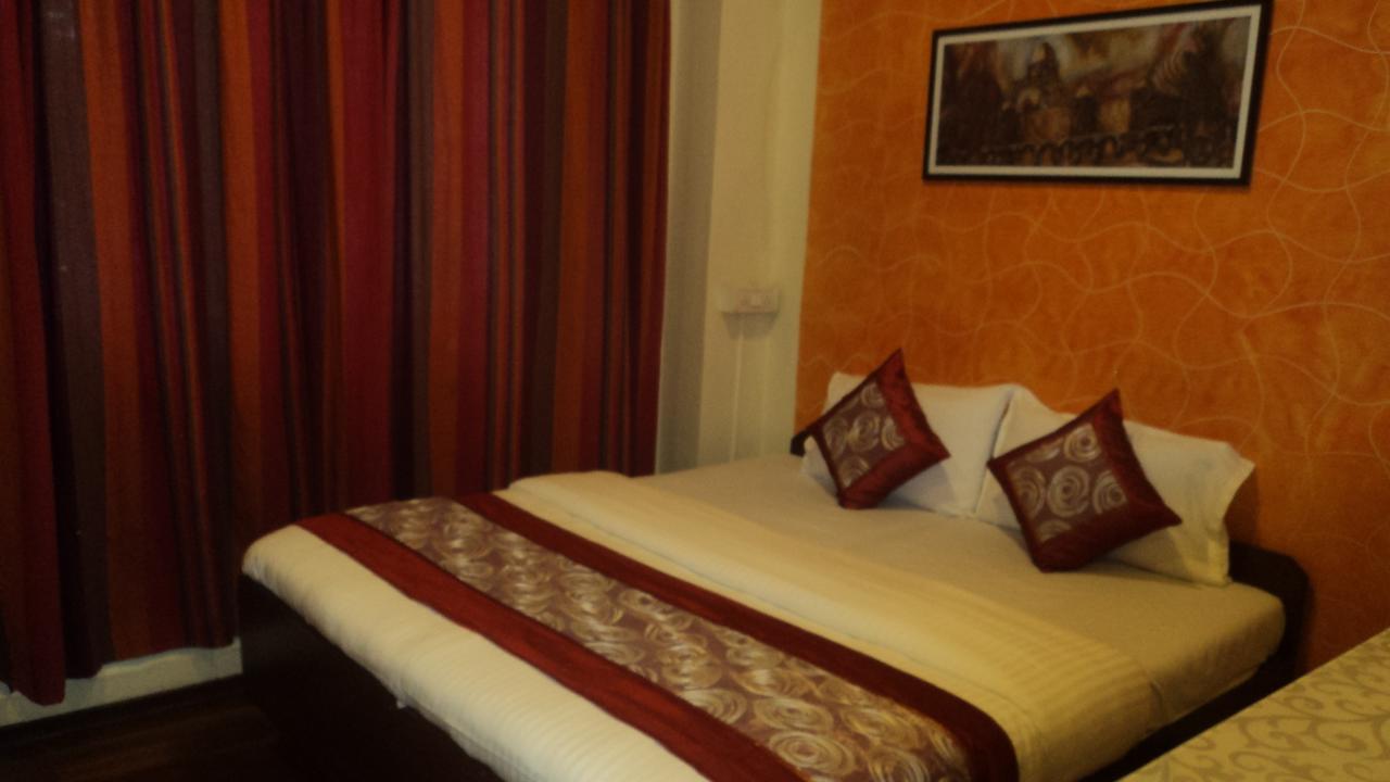 Benazeer Hotel 孟买 外观 照片