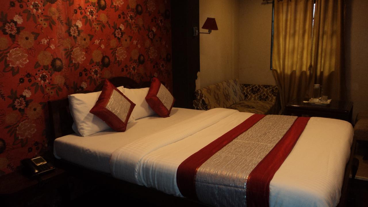 Benazeer Hotel 孟买 外观 照片