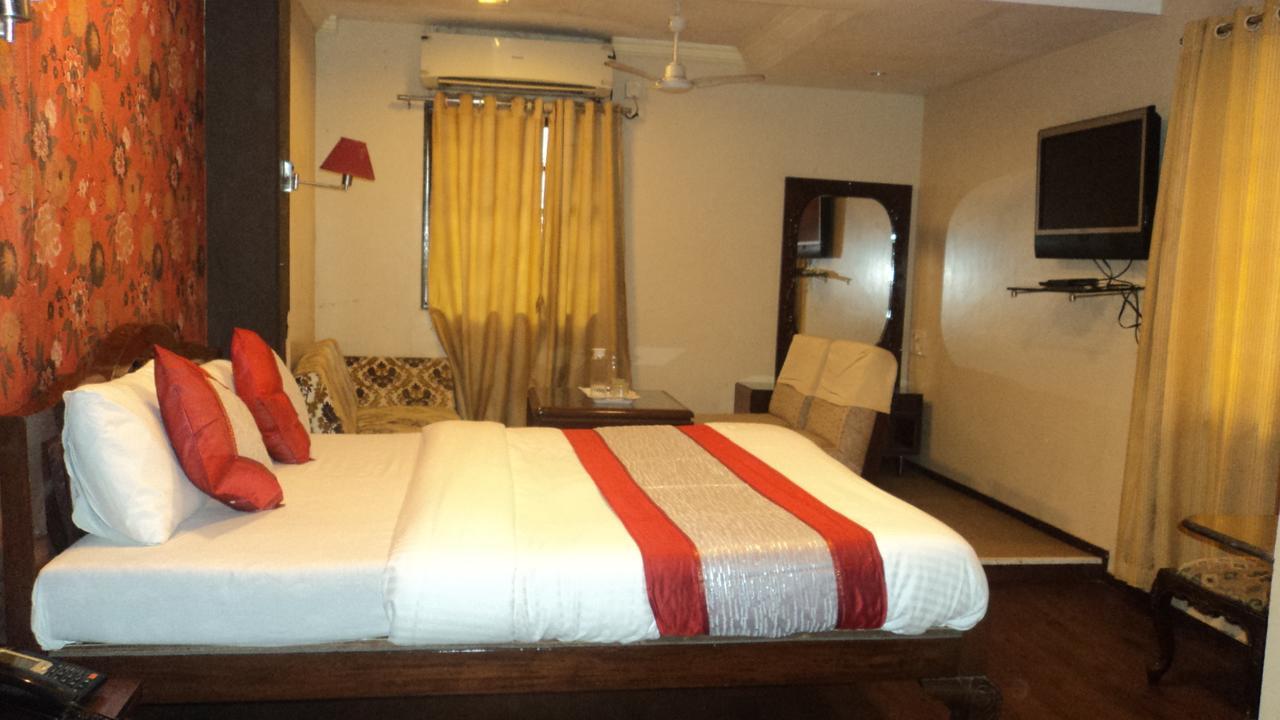 Benazeer Hotel 孟买 外观 照片