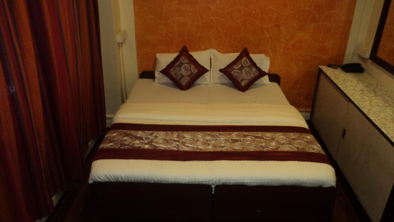Benazeer Hotel 孟买 外观 照片