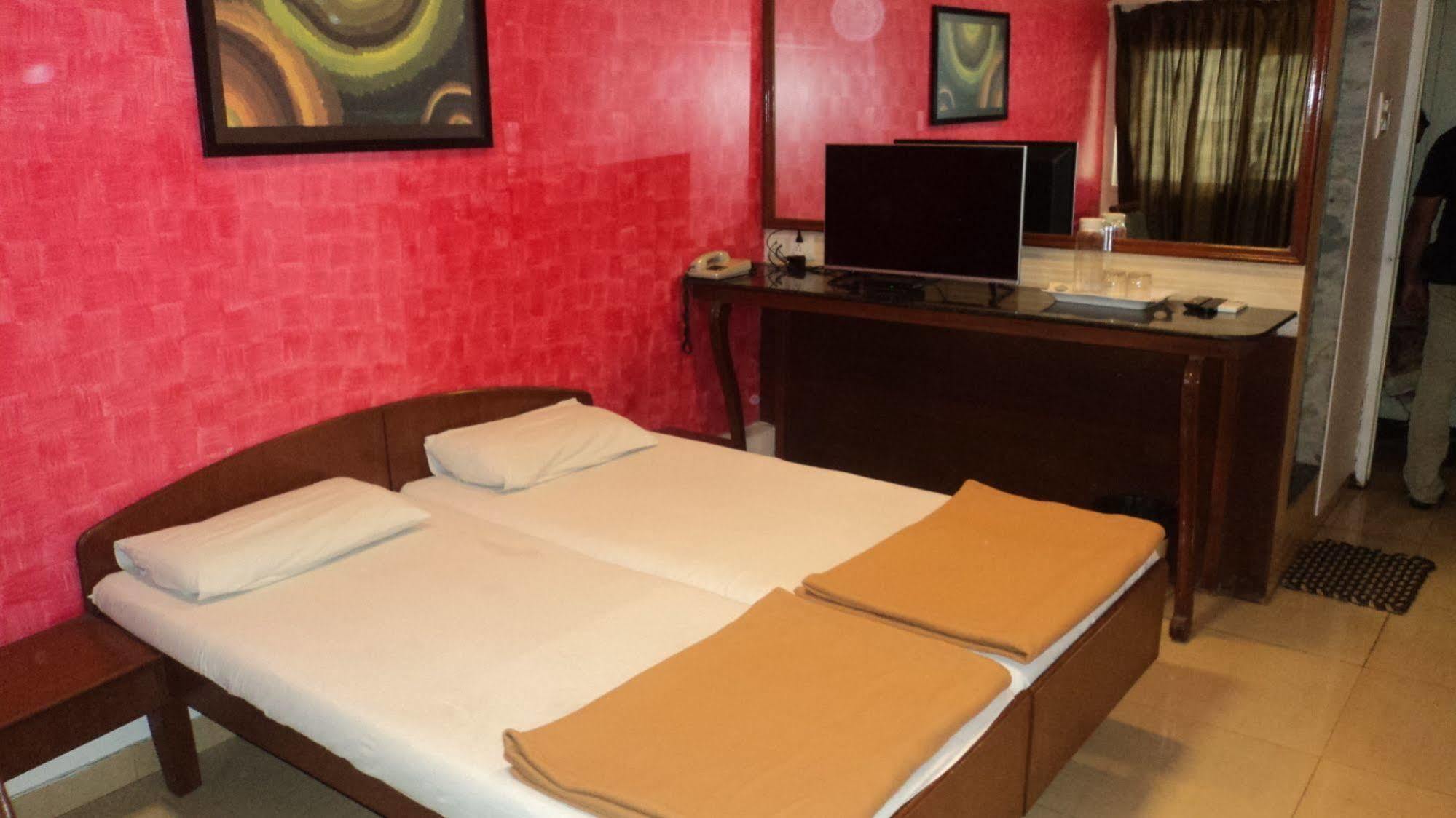 Benazeer Hotel 孟买 外观 照片