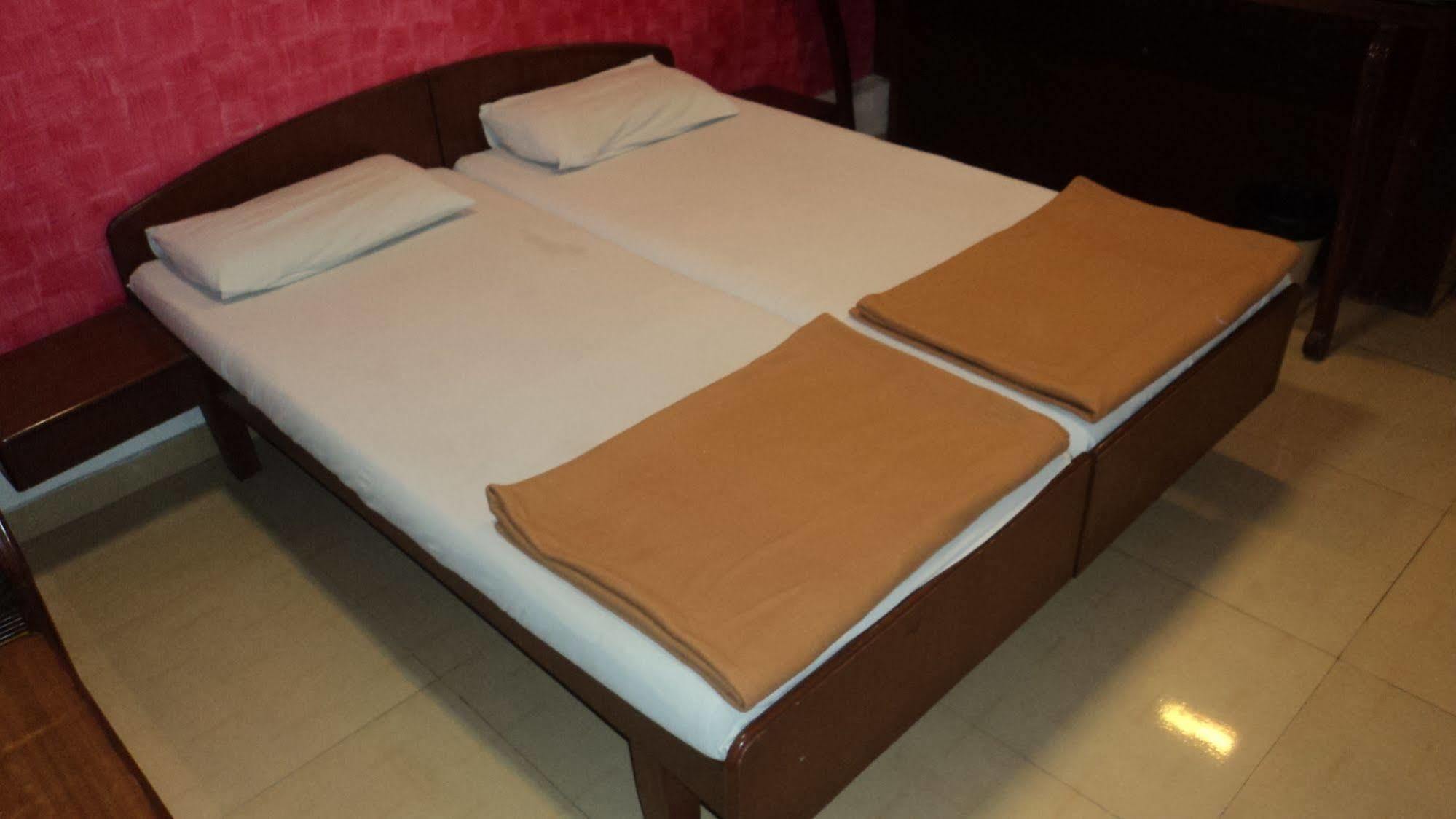 Benazeer Hotel 孟买 外观 照片