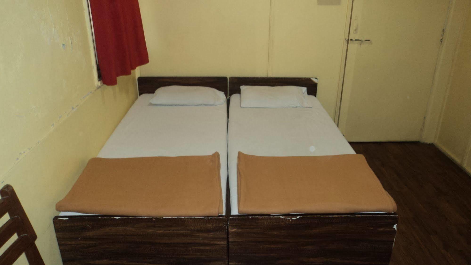 Benazeer Hotel 孟买 外观 照片
