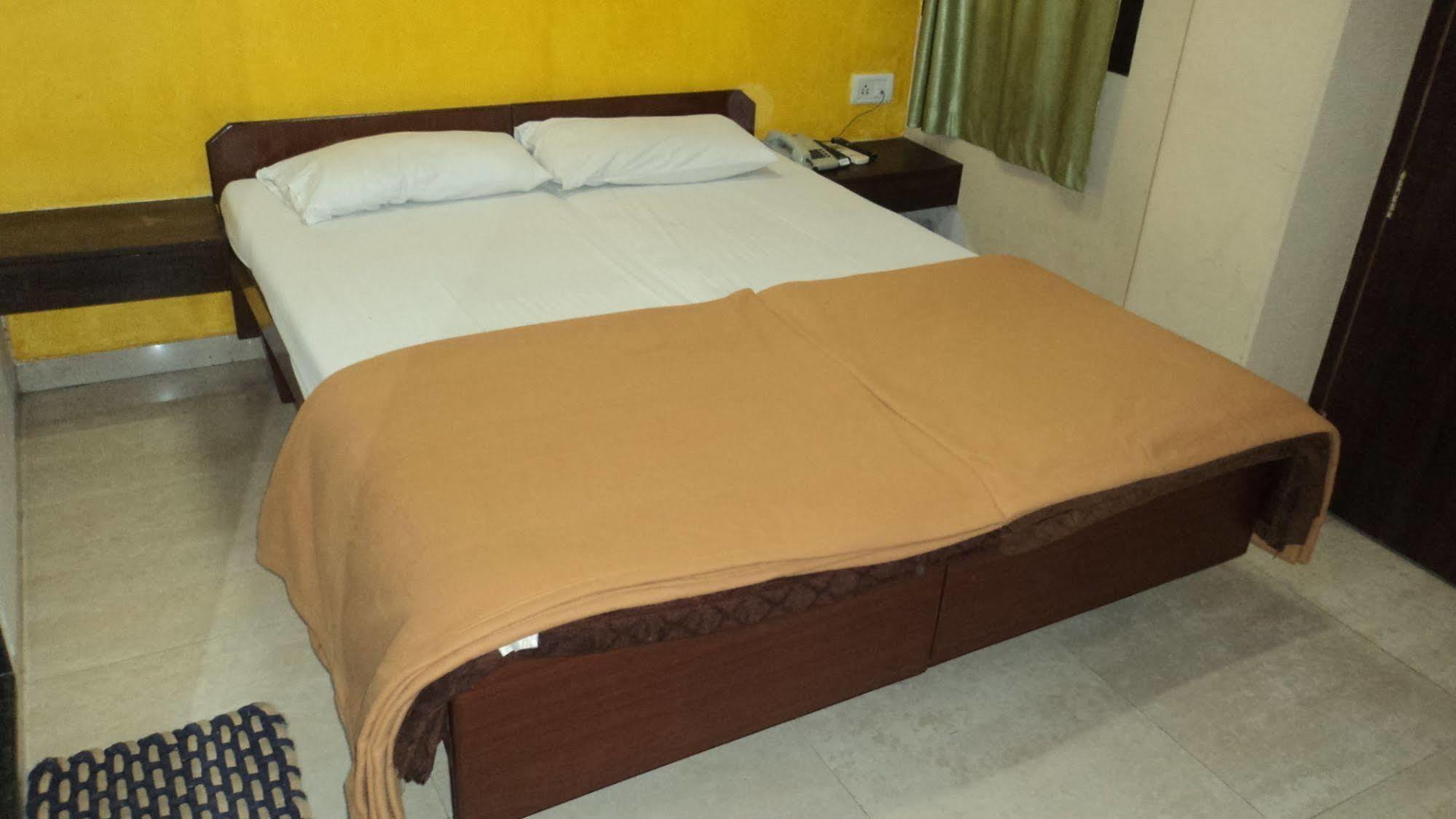 Benazeer Hotel 孟买 外观 照片