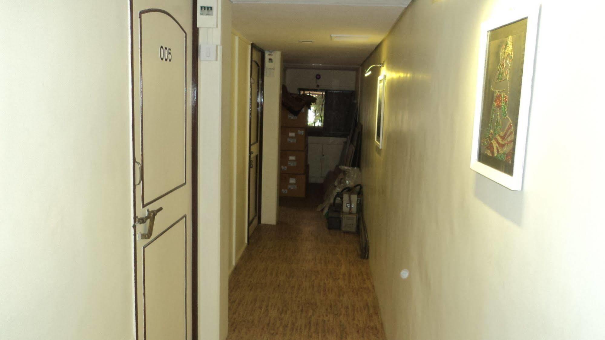 Benazeer Hotel 孟买 外观 照片